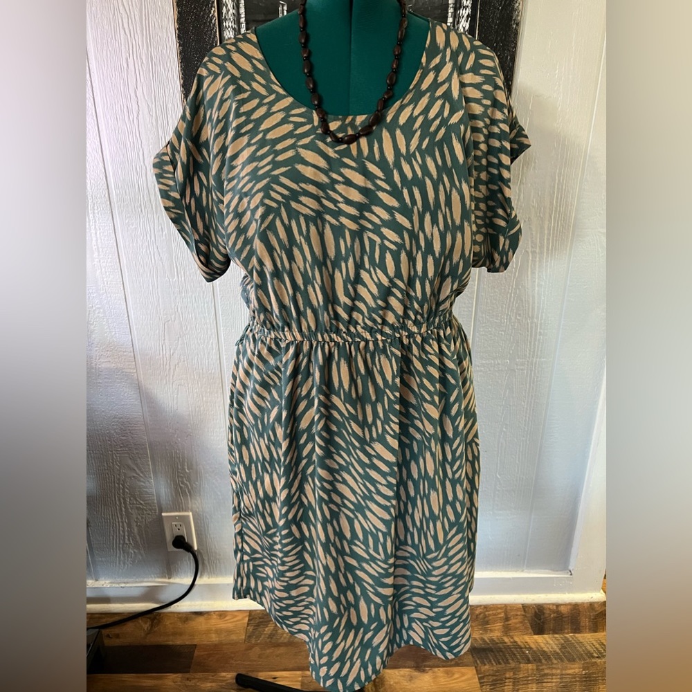 Forever 21 size 2x dress tan and Kelly green